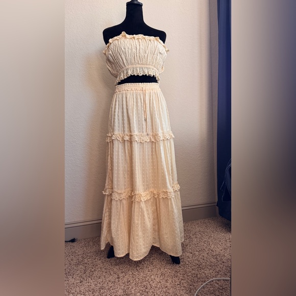 The Buckle Cream Tiered maxi Skirt and matching top NWT - Picture 2 of 8